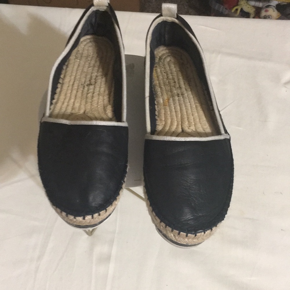 Women 8.5 black leather Aldo Espadrille .